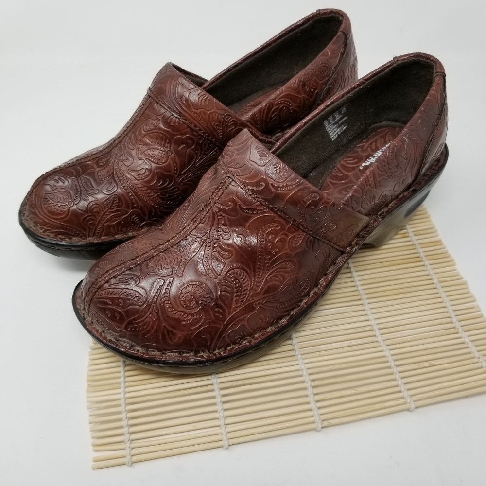 Thom McAn Beautifully Detailed Faux Leather Shoes.